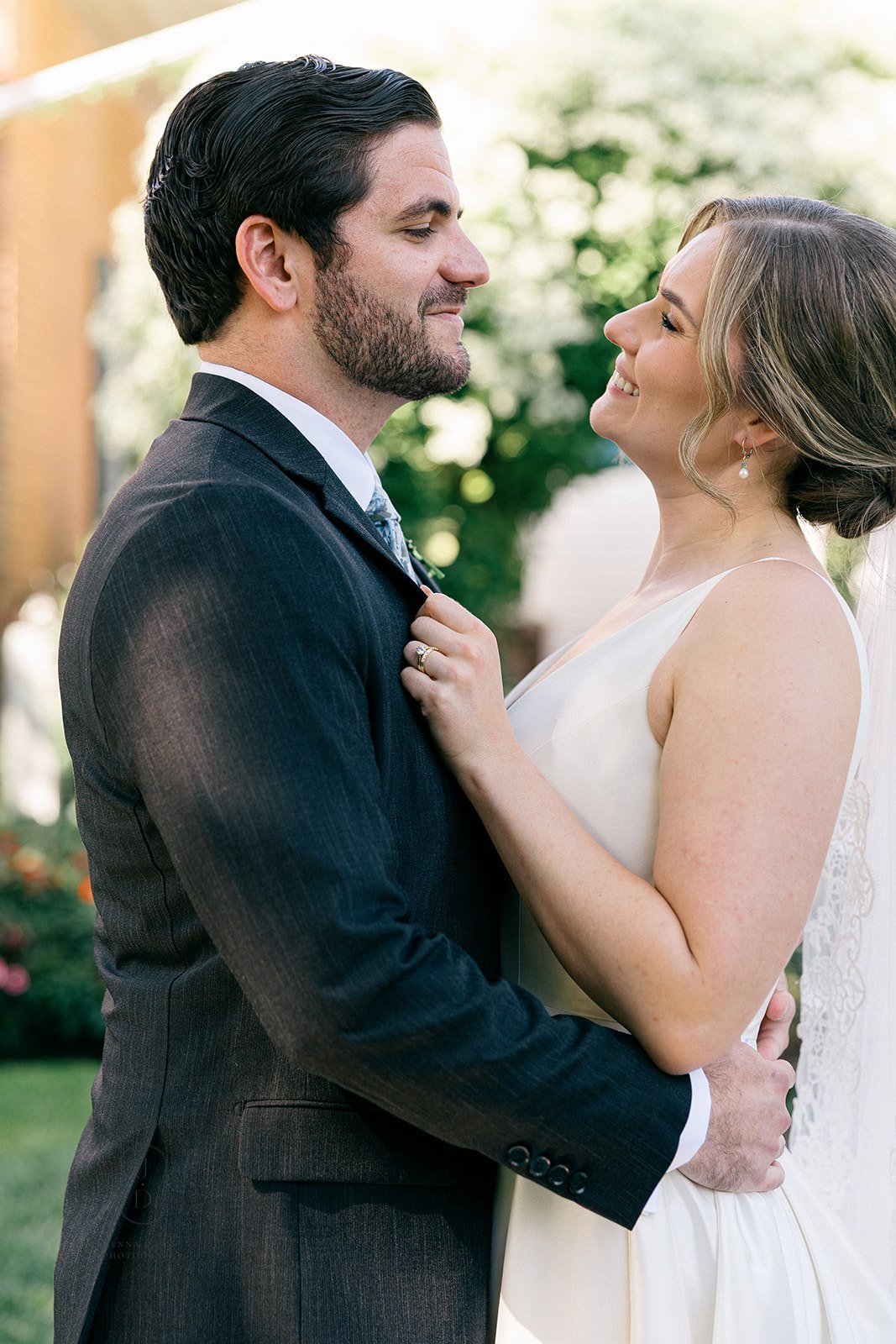 Antrim 1844 wedding in Taneytown Maryland captured by Frederick wedding photographer